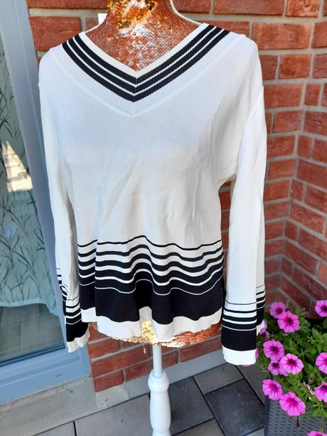 Svetrík so zvonovými rukávmi-m/l, m