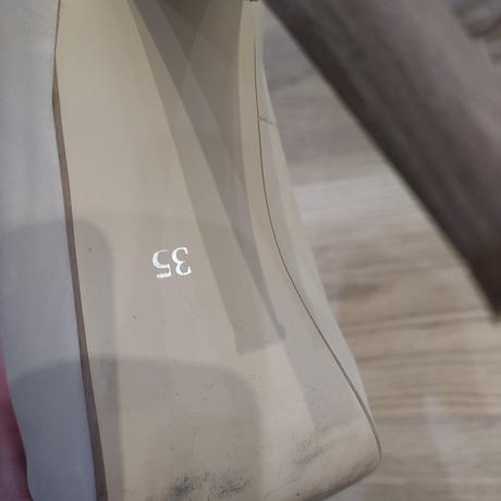 Lodičky s otvorenou špičkou, 35