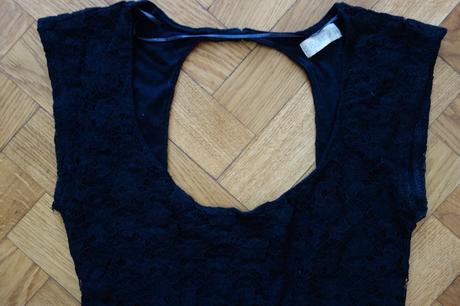 Krajkové malé čierne šaty, pull&bear,38