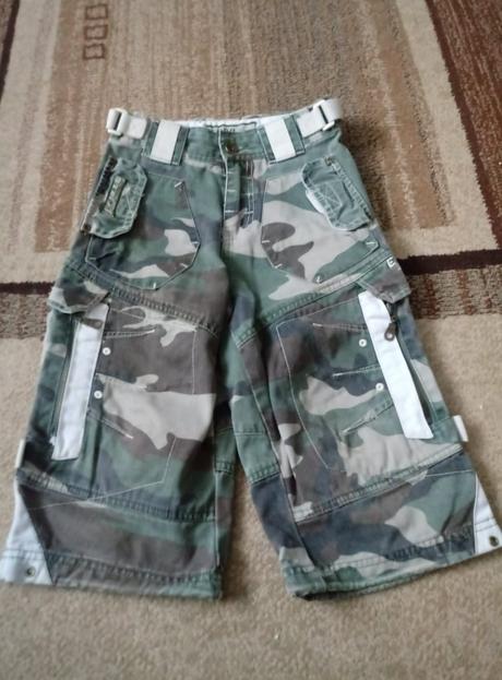 Maskáčové kraťasy, 146