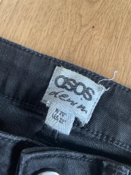 Dámske roztrhané rifle, 32