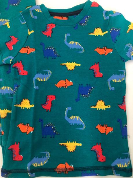 Pyžamko dinosaury, 104