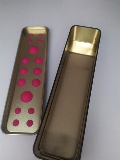 Stojan na kozmetické štetce, 