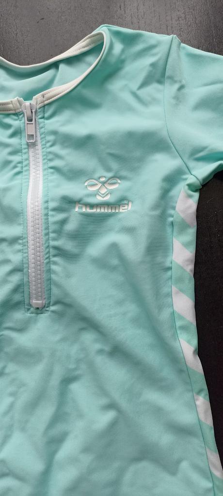 Hummel celé plavky upf 40+ veľ. 104, hummel,104