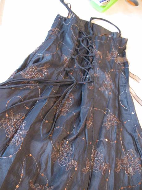 Hnedé šaty s výšivkou a flitrami + bolerko , 38, 38