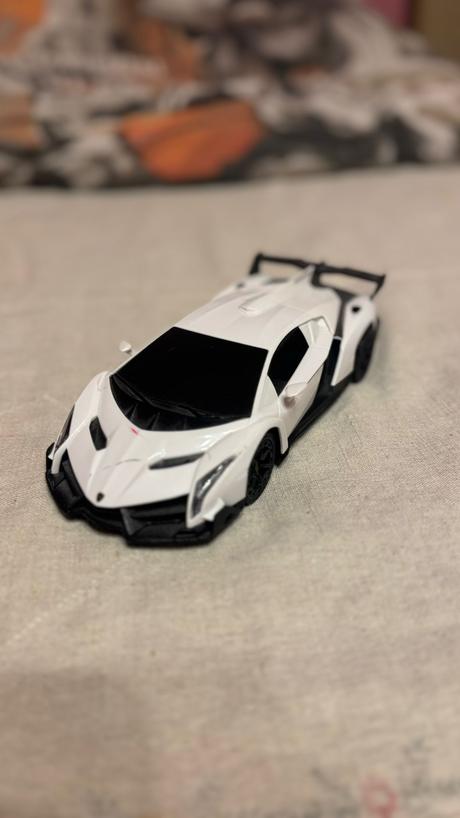 Auto lamborghini veneno,