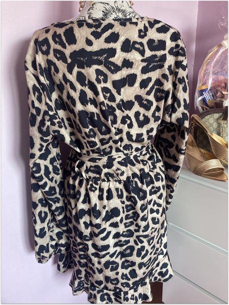 Mini šaty so zvieracím vzorom, l