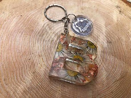 Ručne vyrobené živicové kľúčenky, 