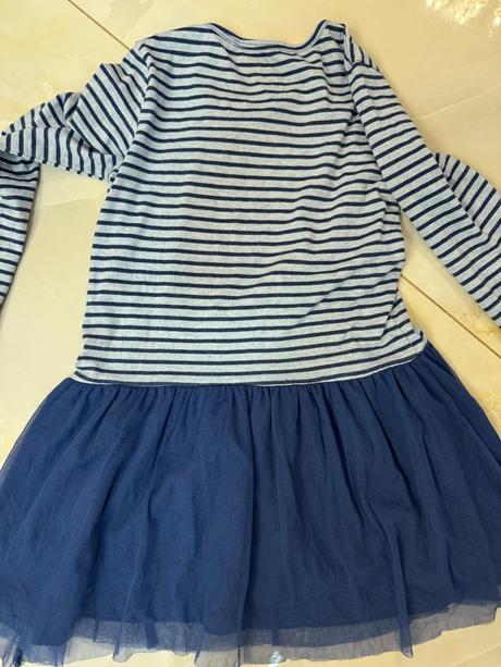 Dievčenské šaty, 128