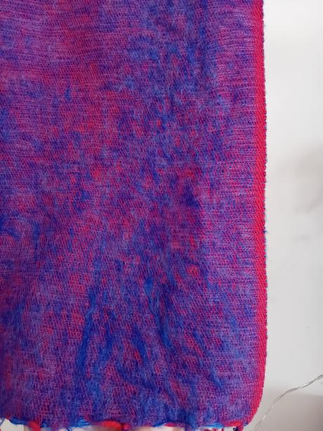 Modročervený šál, 