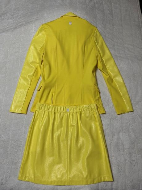 Nádherný kombinovaný žltý sukňový kostým magenta, l / m