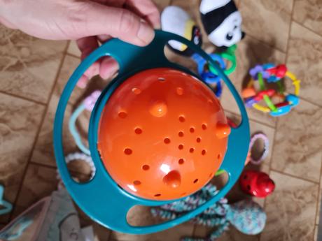 Hrkálky a hračky na kočík,