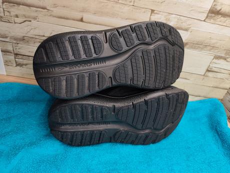 Brooks 42 - čierna bežecká obuv, 42