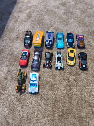 Autíčka hot wheels 14ks, 