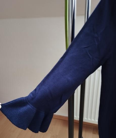 Svetrík so zaujímavými rukávmi, m&co,40