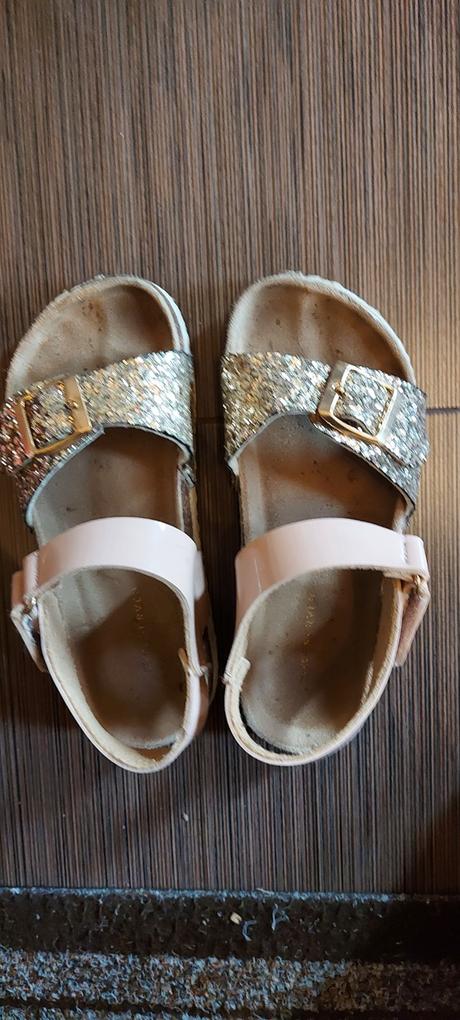 Sandalky, reserved,30