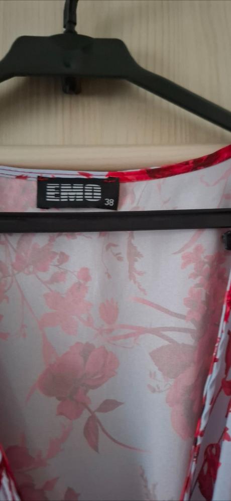 Šaty kvetinové, 38
