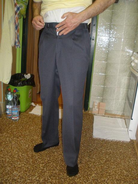 Oblekove nohavice, 44