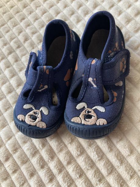 Papučky psíkové, 21