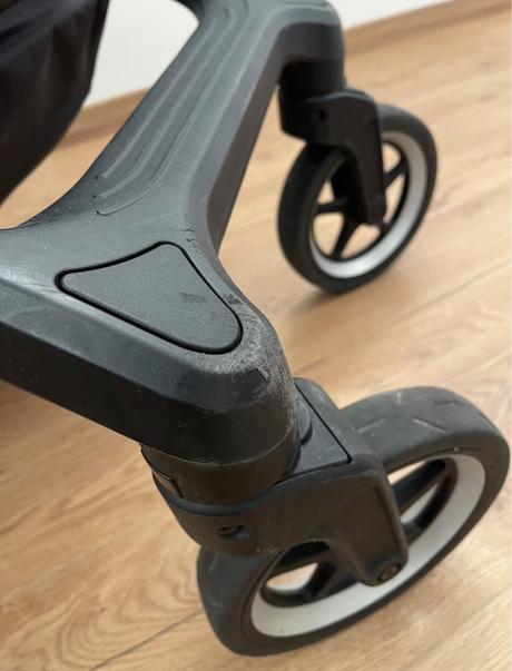 Thule sleek black on black, thule,thule sleek