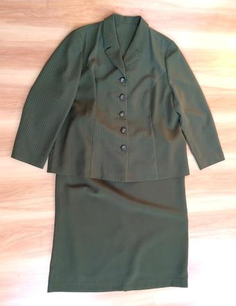 Khaki kostým, 52
