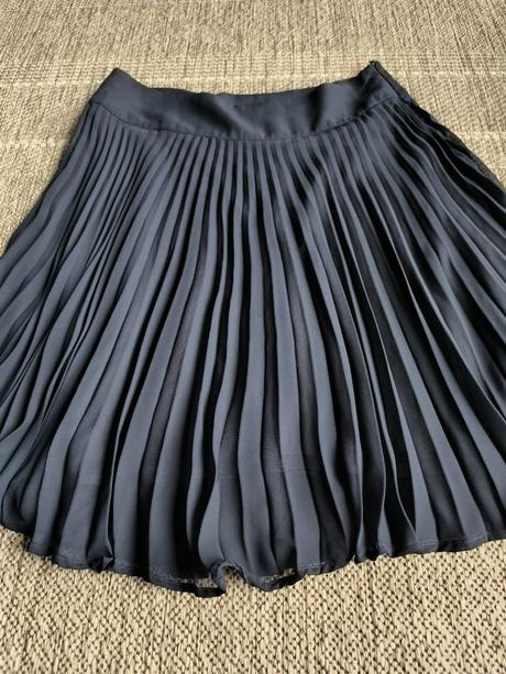 Plisovaná sukňa, 44