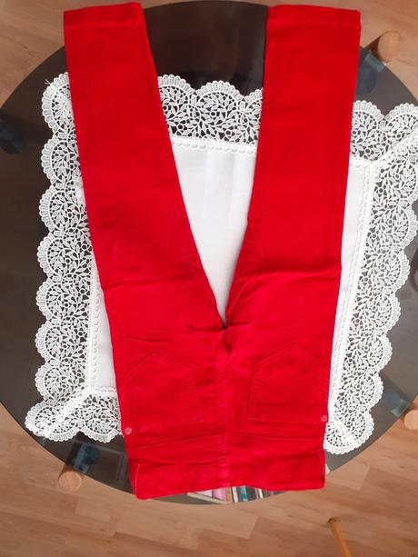 Cervene nohavice next, next,116