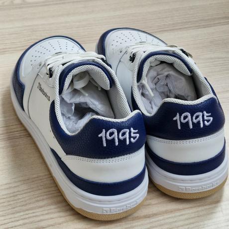 Wave - white & dark blue 41 x358, be lenka,41