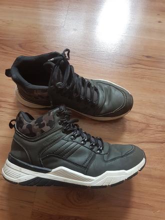 Vyvýšené topánky, 43