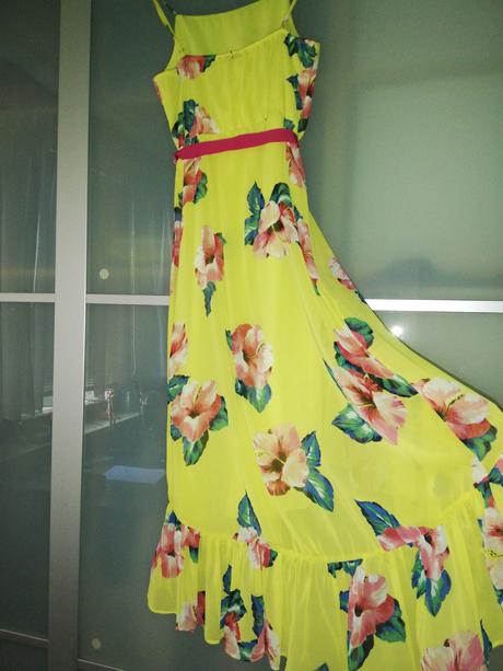 Ľahučké veľmi kvalitné šaty motivi /38/, m