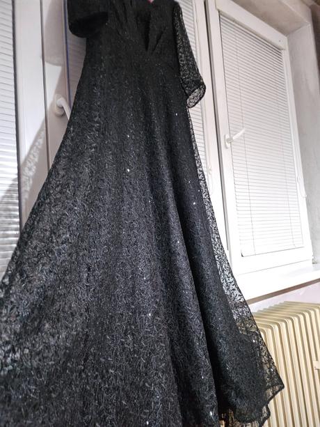 Spoločenské šaty, 44