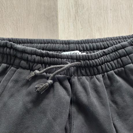 Čierne tepláky, 176