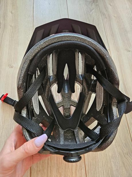 Dievčenská cyklistická prilba, 