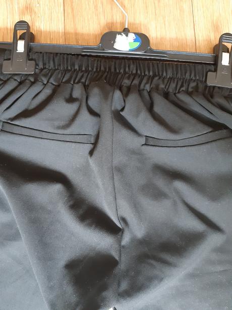 Nohavice s mašľou, 158