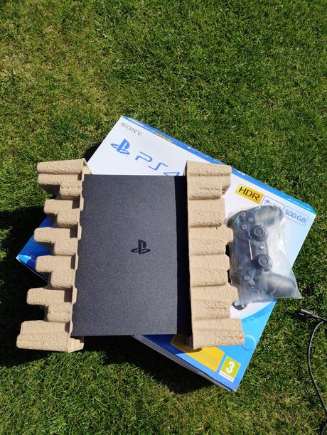 Ps4 slim, 