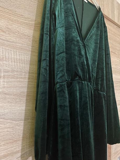 Zamatové šaty - smaragdovo zelenej farby, gate,l