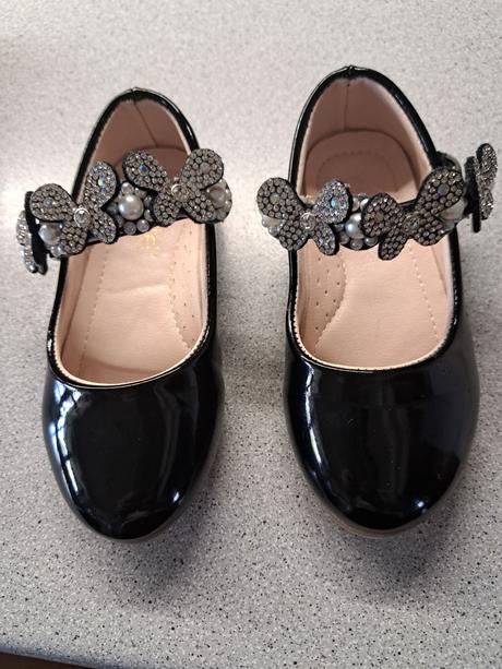 Dievčenské lakovky, 26