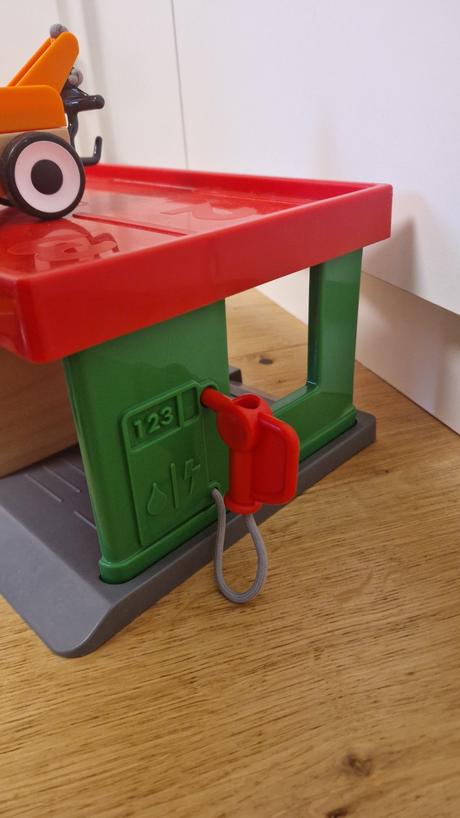 Garaz ikea lillabo plus auta, 