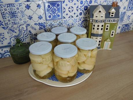 Jablká-domáce zavárané ovocie-720 ml, fľaša,