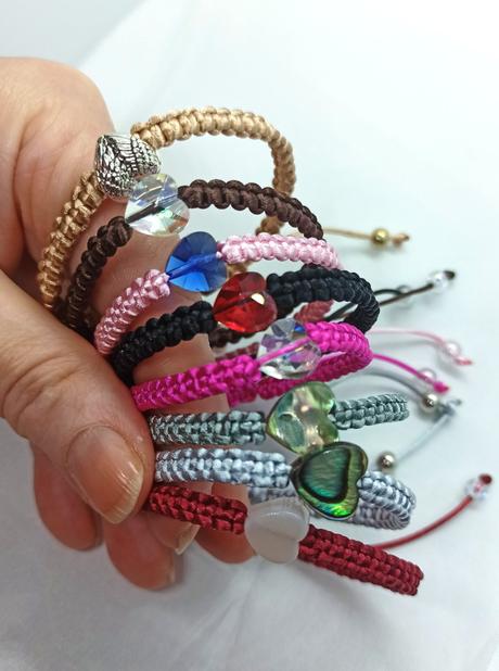 Pletené náramky srdiečko, 