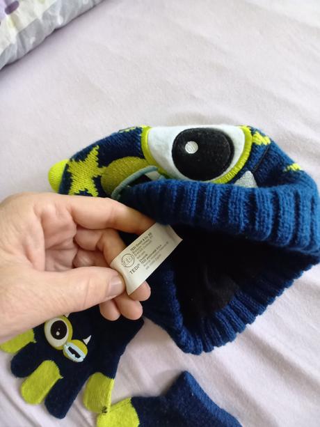 Zimná čiapka a rukavice, 86