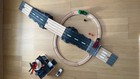 Drevená dráha s požiarnou a policajnou stanicou, 