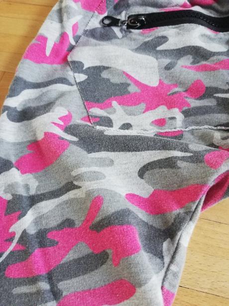 Tepláky pudlace, 104