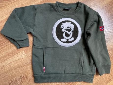 2x mikjna s tričkom, trollkids,110