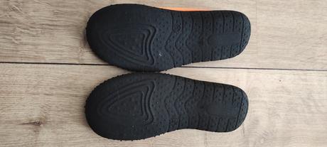 Topánky do vody, 30