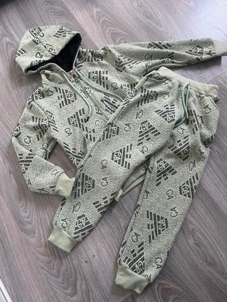 Tepláková súprava ea, 134