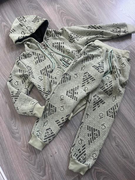 Tepláková súprava ea, 134