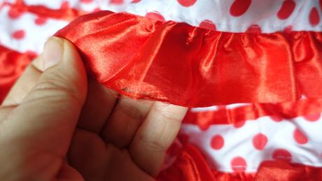 Saty pre tanecnicu spanielskych tancov,