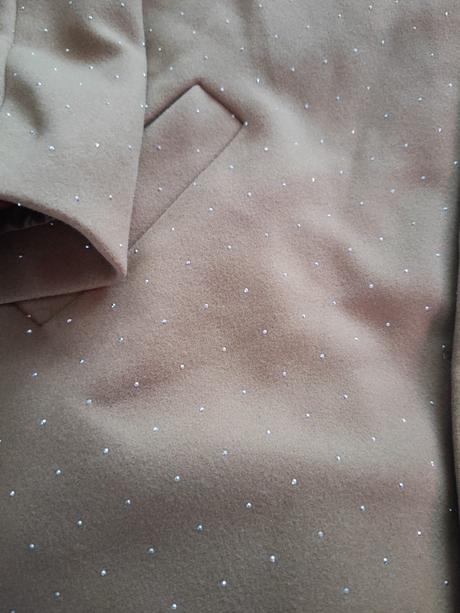 Kabátik krásny s kamienkami, m / s