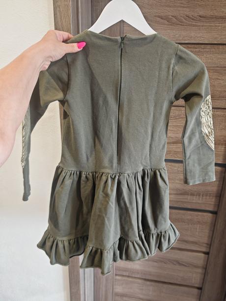 Dievčenské šaty, 128